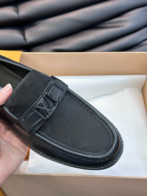 ルイヴィトン靴着用イメージ